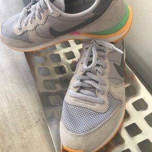 Womens Nike tennis shoes